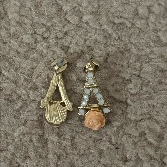 Eiffel Tower Earrings - Picture 2 of 2